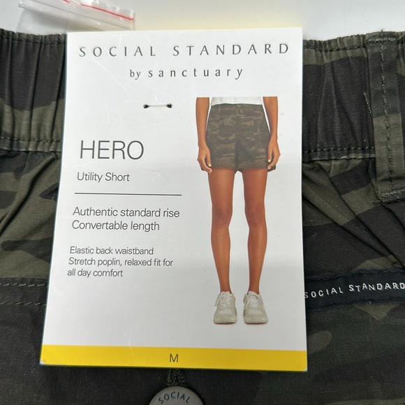 New🇺🇸 Sanctuary Social Standard Women's Hero Relaxed Camo Utility Shorts - Picture 2 of 6